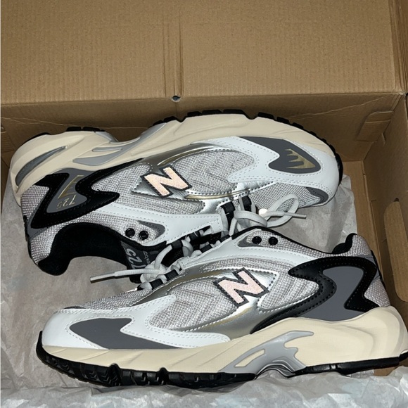 New Balance 725 - Picture 1 of 5